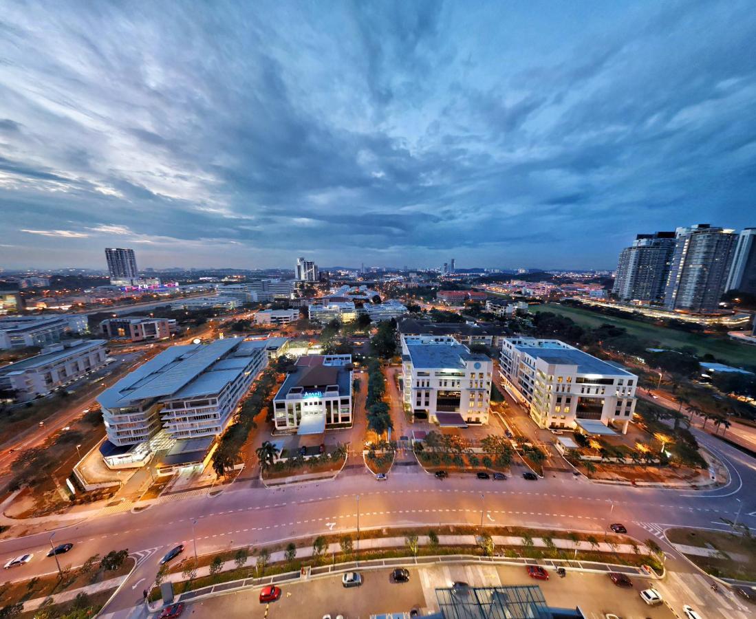 Cybersquare By Beestay Management Cyberjaya Exterior photo